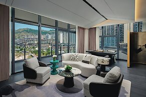 Hualuxe Chongqing Wushan by IHG