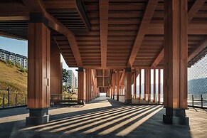 Hualuxe Chongqing Wushan by IHG
