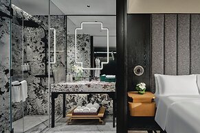 Hualuxe Chongqing Wushan by IHG