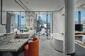 Hualuxe Chongqing Wushan by IHG