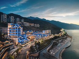 Hualuxe Chongqing Wushan by IHG