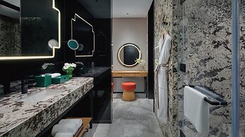 Hualuxe Chongqing Wushan by IHG