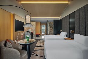 Hualuxe Chongqing Wushan by IHG