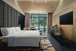 Hualuxe Chongqing Wushan by IHG
