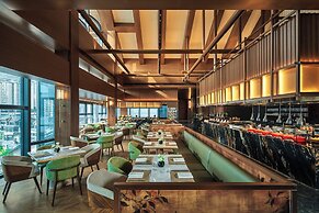 Hualuxe Chongqing Wushan by IHG