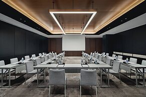 Hualuxe Chongqing Wushan by IHG
