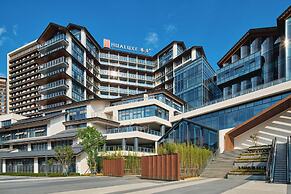 Hualuxe Chongqing Wushan by IHG