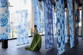Hualuxe Chongqing Wushan by IHG