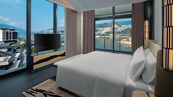 Hualuxe Chongqing Wushan by IHG