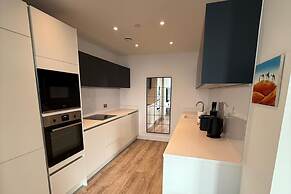 Apt Sleeps 6 With Two Bathrooms