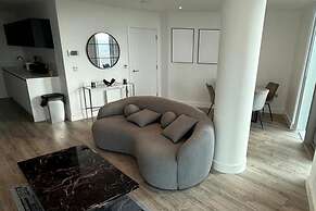 Apt Sleeps 6 With Two Bathrooms