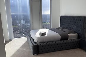 Apt Sleeps 6 With Two Bathrooms