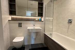 Apt Sleeps 6 With Two Bathrooms