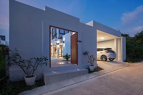 Mediterranean-Asian 3BR Villa Cristina