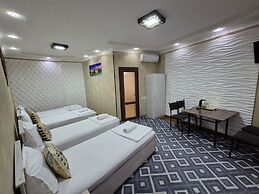 Vazira Hotel