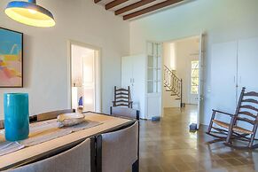 10-guest Beachfront Villa in Mallorca
