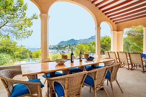 10-guest Beachfront Villa in Mallorca