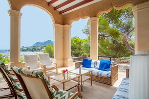 10-guest Beachfront Villa in Mallorca