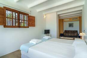 10-guest Beachfront Villa in Mallorca