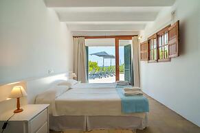10-guest Beachfront Villa in Mallorca