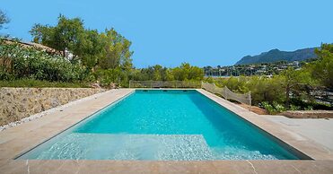 10-guest Beachfront Villa in Mallorca