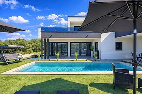 Villa Samara with Pool