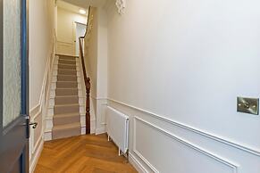 Modern 2-bed Apartment - Sleeps 6 - Seafront View