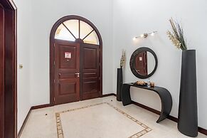 Exclusive 4BR Villa w Private Pool Beach