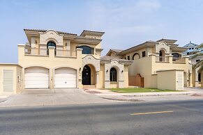 Exclusive 4BR Villa w Private Pool Beach