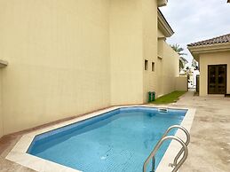 Exclusive 4BR Villa w Private Pool Beach