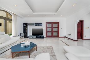 Exclusive 4BR Villa w Private Pool Beach