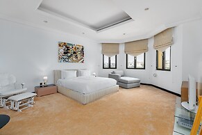 Exclusive 4BR Villa w Private Pool Beach