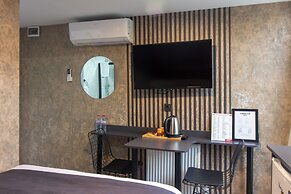 Nomad Hub Istanbul Suit