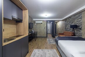 Nomad Hub Istanbul Suit