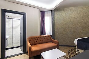 Nomad Hub Istanbul Suit
