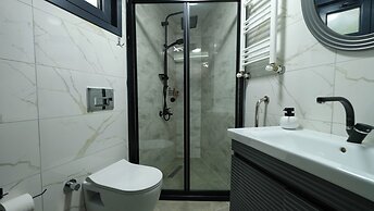 Nomad Hub Istanbul Suit