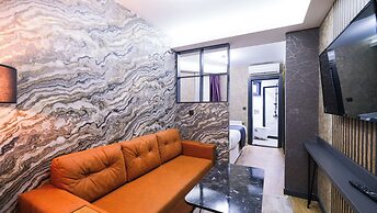 Nomad Hub Istanbul Suit