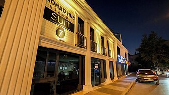 Nomad Hub Istanbul Suit