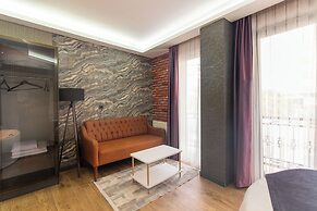 Nomad Hub Istanbul Suit