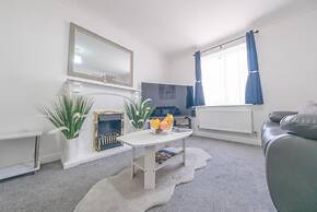 Sleeps 5 - Private Garden- Free Parking