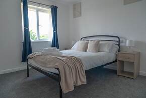 Sleeps 5 - Private Garden- Free Parking