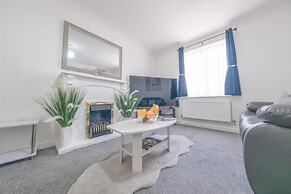 Sleeps 5 - Private Garden- Free Parking