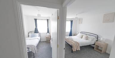 Sleeps 5 - Private Garden- Free Parking