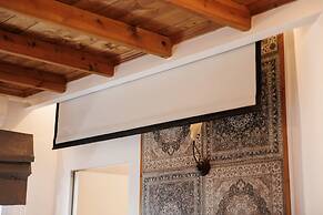 Kozani Central Nest - Homely Vibes