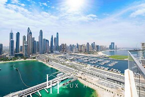 LUX The Marina Vista Beachfront Suite 2