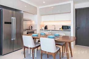 LUX The Marina Vista Beachfront Suite 2