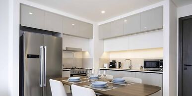 LUX The Marina Vista Beachfront Suite 2