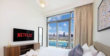 LUX The Marina Vista Beachfront Suite 2