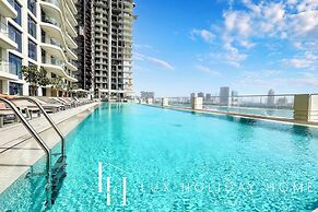 LUX The Marina Vista Beachfront Suite 2