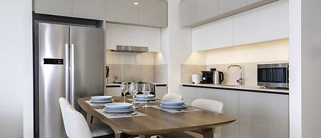 LUX The Marina Vista Beachfront Suite 2